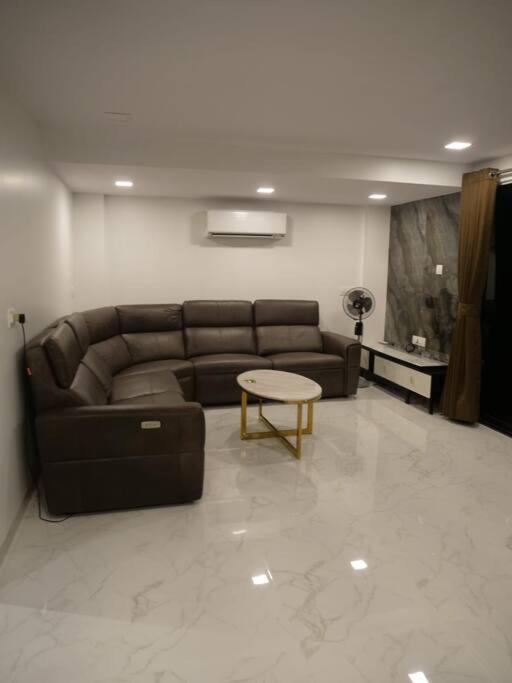 Stayhaven Starmount 4Bhk & Pool Мумбаи Экстерьер фото