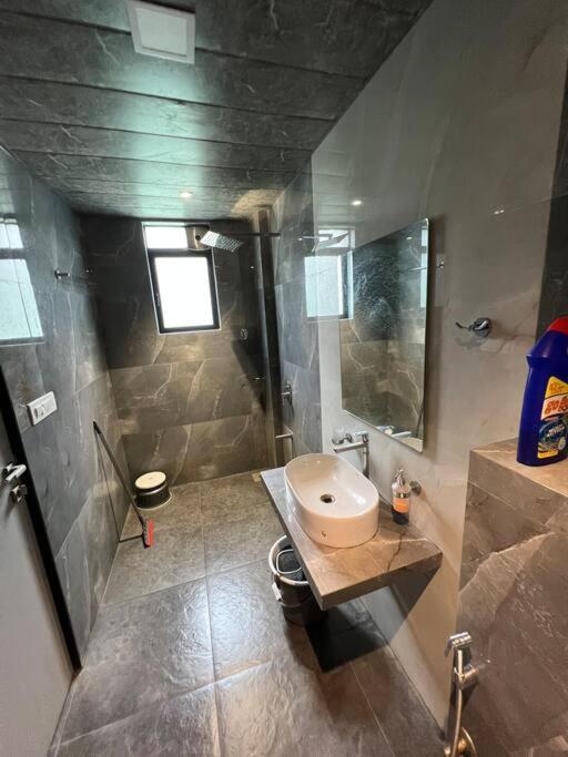 Stayhaven Starmount 4Bhk & Pool Мумбаи Экстерьер фото