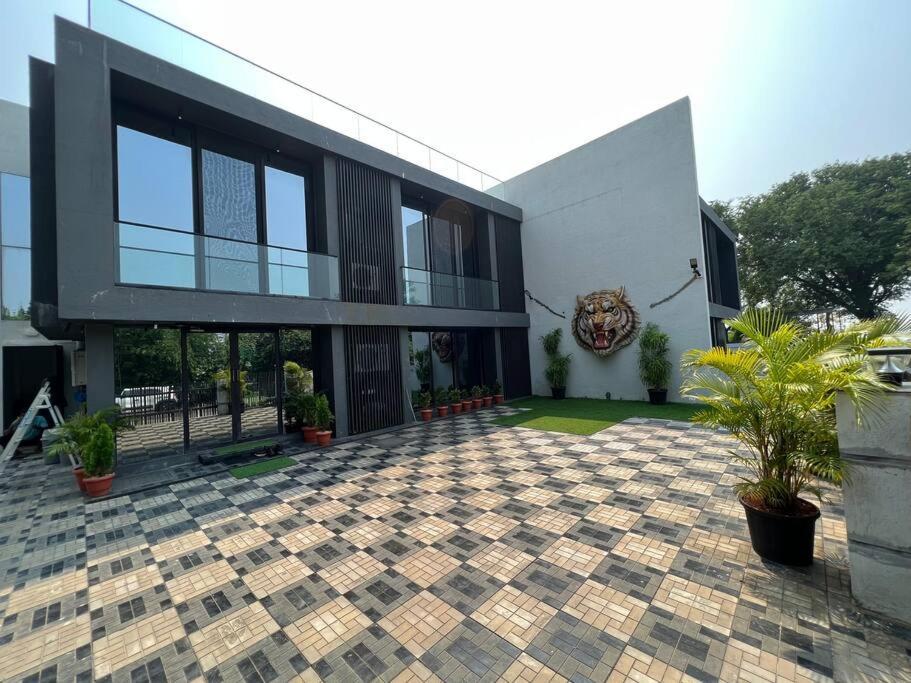 Stayhaven Starmount 4Bhk & Pool Мумбаи Экстерьер фото