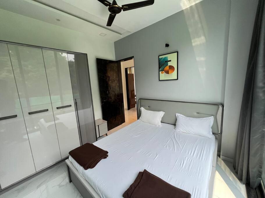 Stayhaven Starmount 4Bhk & Pool Мумбаи Экстерьер фото