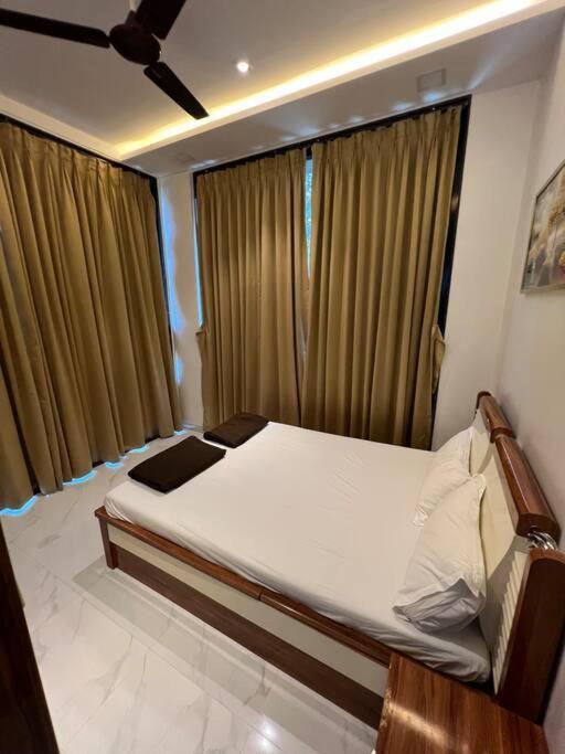 Stayhaven Starmount 4Bhk & Pool Мумбаи Экстерьер фото