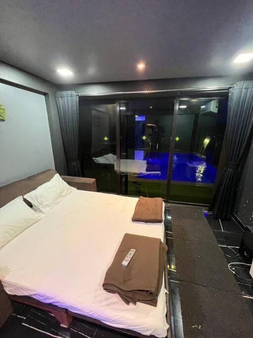 Stayhaven Starmount 4Bhk & Pool Мумбаи Экстерьер фото