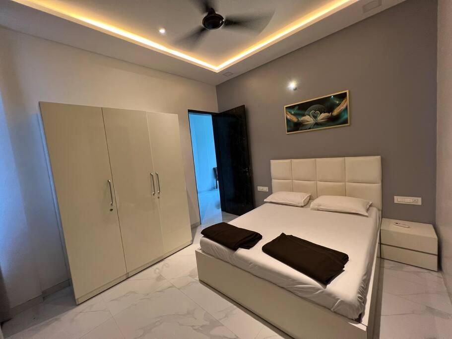 Stayhaven Starmount 4Bhk & Pool Мумбаи Экстерьер фото