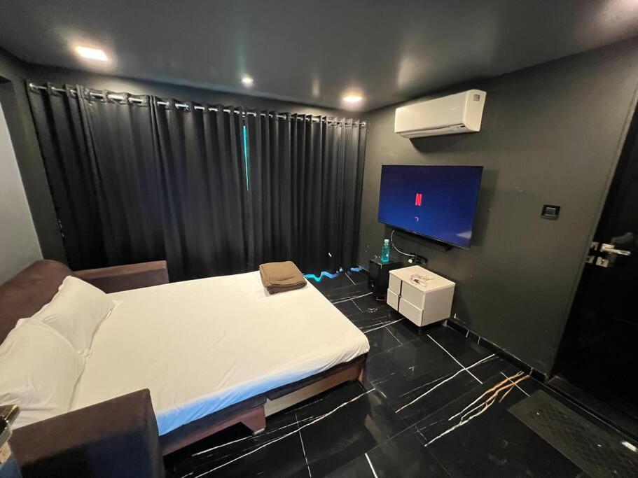 Stayhaven Starmount 4Bhk & Pool Мумбаи Экстерьер фото