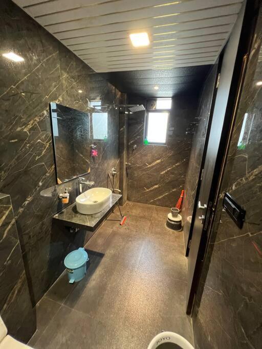 Stayhaven Starmount 4Bhk & Pool Мумбаи Экстерьер фото