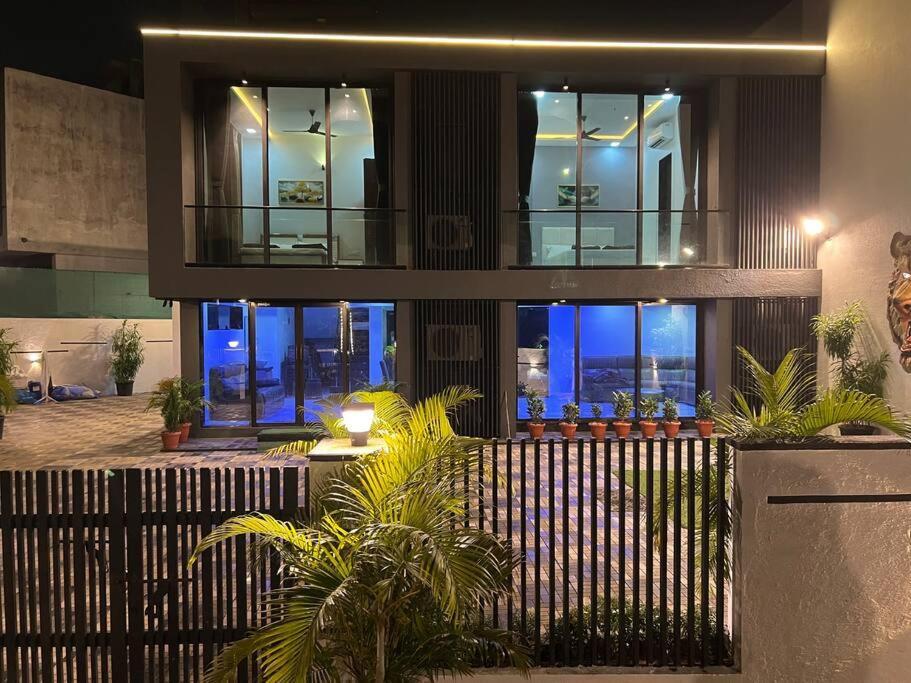 Stayhaven Starmount 4Bhk & Pool Мумбаи Экстерьер фото